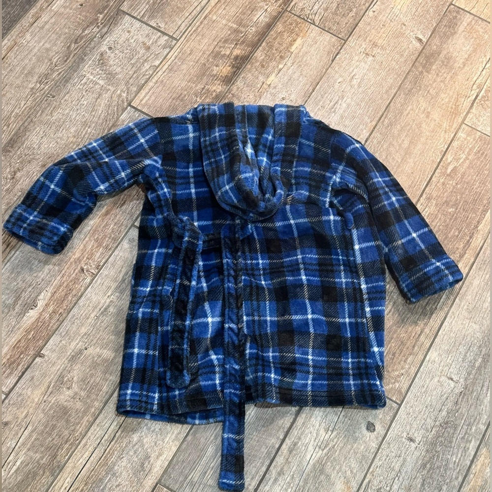 Robe​​ - Picture 5 of 5